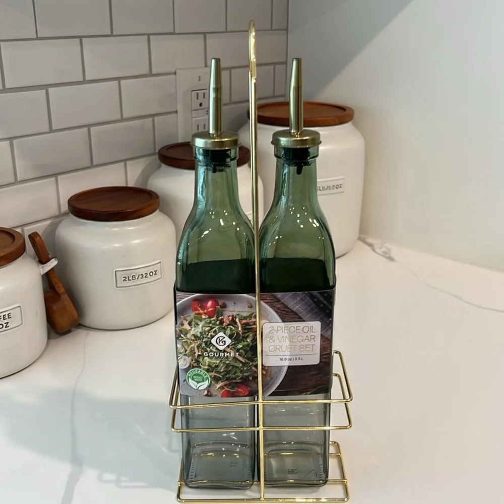 Cute. 2pc Vinegar Cruet Set..